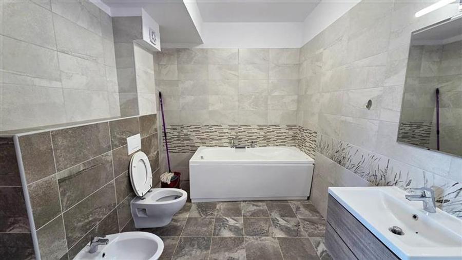 Apartament cu 3 camere decomandat în Dumbrăvița