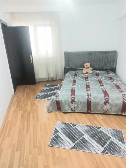 Apartament cu 3 camere decomandat în Nicolina