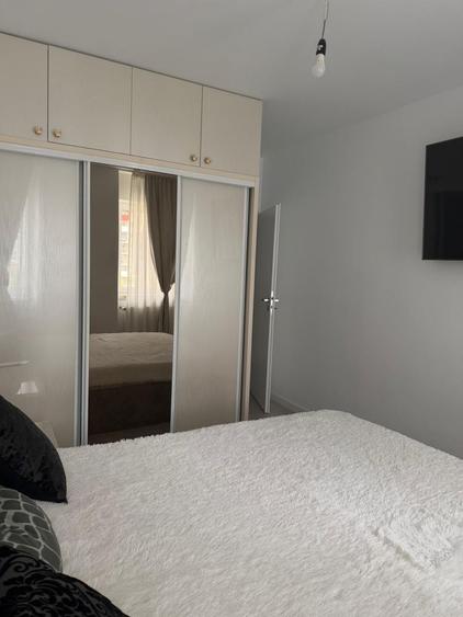 Apartament cu 2 camere decomandat în Exterior Vest