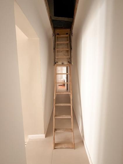 Apartament cu 3 camere semidecomandat, mobilat în Moșilor