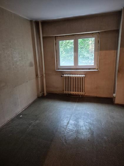 Apartament cu 3 camere nedecomandat în Militari