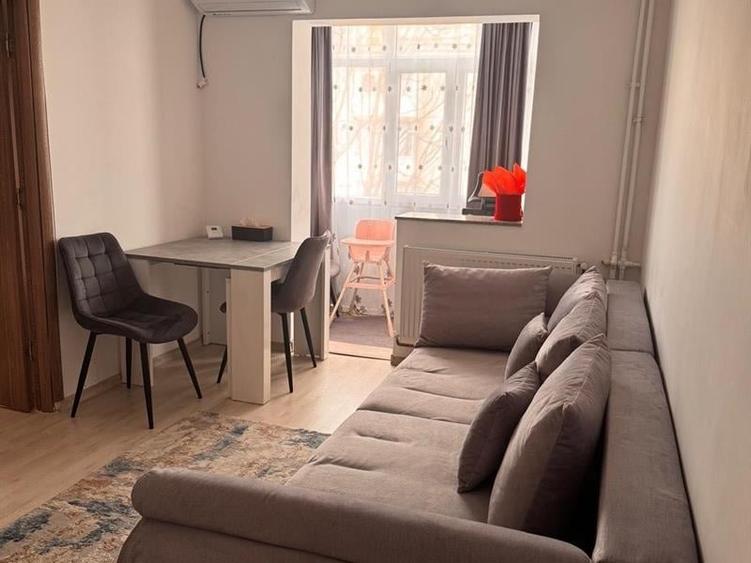 Apartament cu 2 camere semidecomandat, mobilat în Craiovița Nouă