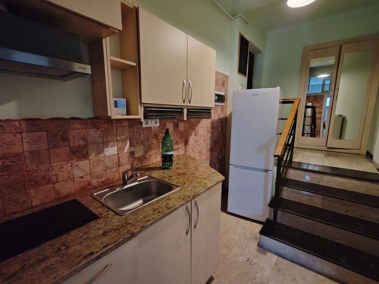 Apartament cu 2 camere semidecomandat, mobilat în Central