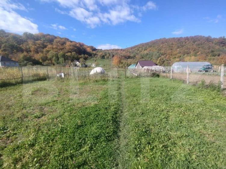 Casă individuală cu 3 camere cu Garaj în Beclean
