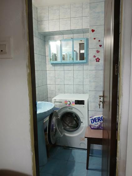 Apartament cu 3 camere decomandat în Albota