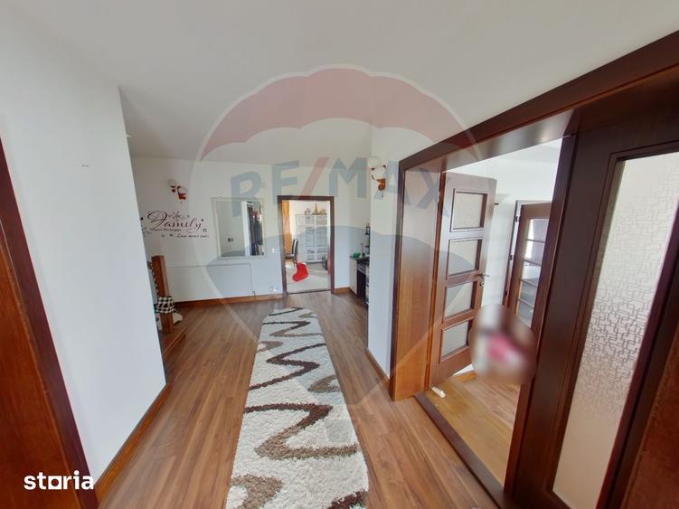 Casă cu 6 camere cu Teren 1505 Mp în Central