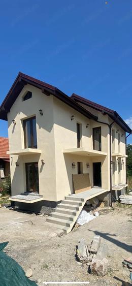 Casă cu 4 camere cu Teren 250 Mp în Central