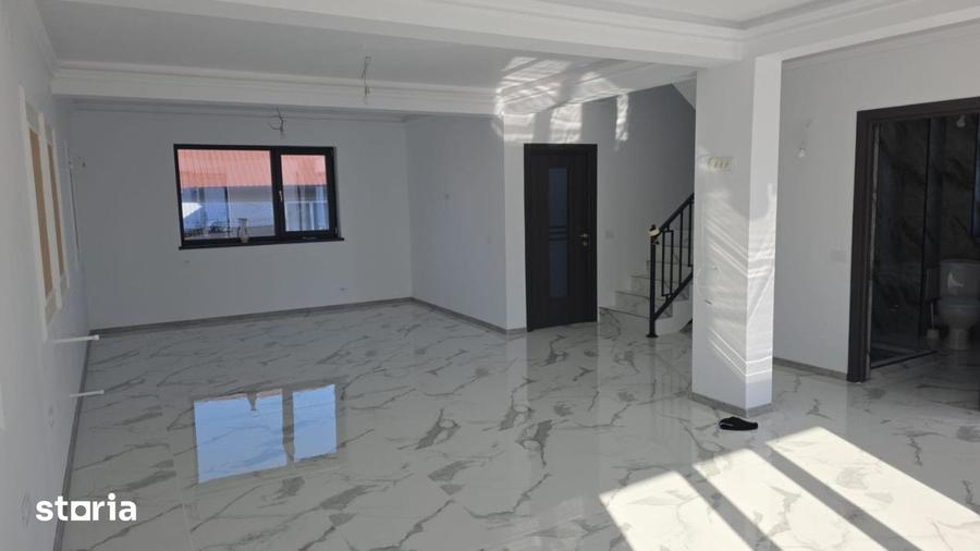 Casă cu 4 camere cu Teren 320 Mp în Central