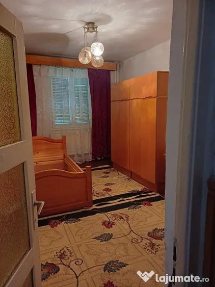 Apartament cu 2 camere decomandat în Coman