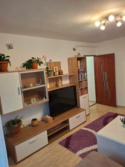 Apartament cu 3 camere decomandat în Nicolina