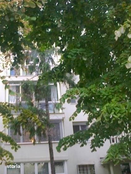 Apartament cu 2 camere decomandat în Pajura