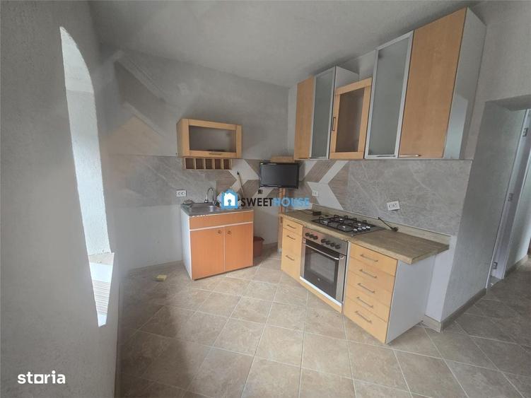 Casă cu 4 camere cu Teren 100 Mp în Cincu
