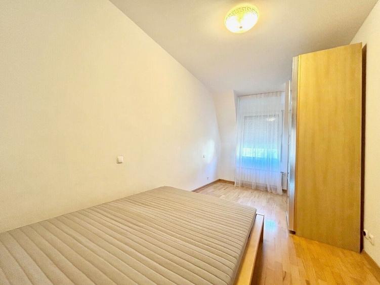 Duplex cu 6 camere cu Piscina în Iancu Nicolae