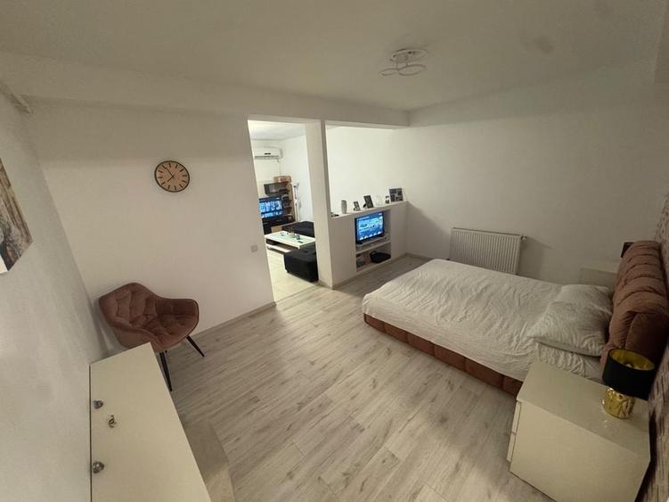 Apartament cu 2 camere nedecomandat în Apărătorii Patriei