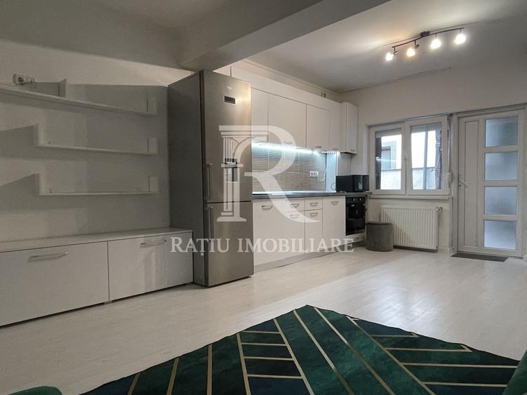 Apartament cu 3 camere semidecomandat, mobilat în Spitalul Județean
