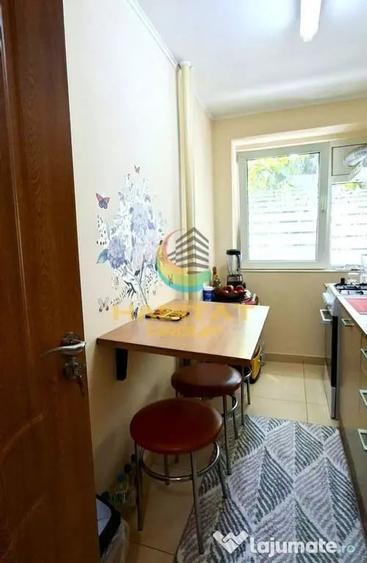 Apartament cu 3 camere semidecomandat în Central