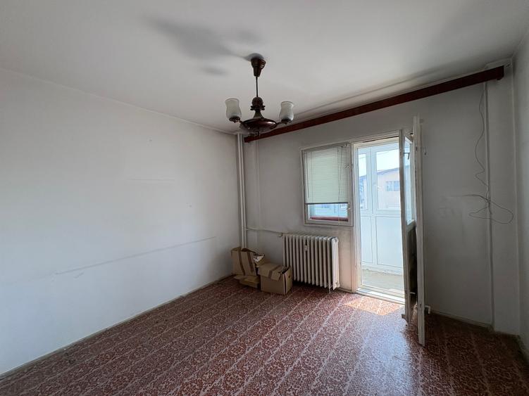 Apartament cu 3 camere decomandat în Titan