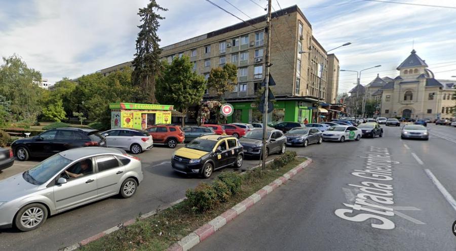Spațiu comercial, de 88.800003051758 mp, în Central