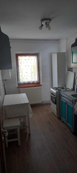 Apartament cu 3 camere decomandat în Răcădău