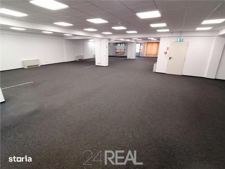 Spațiu comercial, de 350 mp, în Polonă