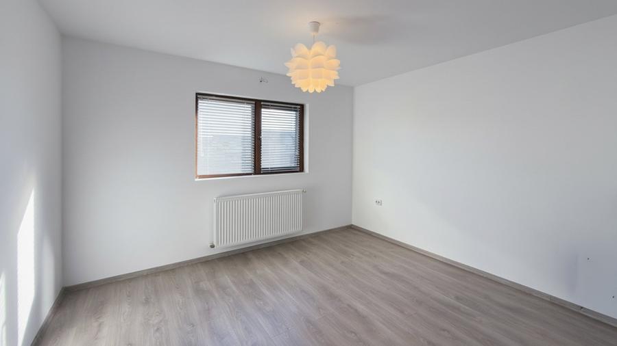 Casă individuală cu 5 camere cu Piscina în Săbăreni