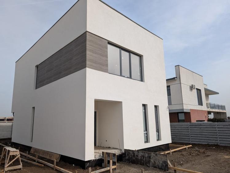 Casă individuală cu 4 camere cu Teren 350 Mp în Tunari