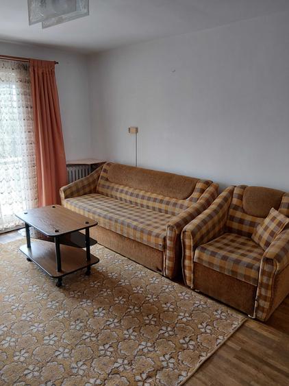 Apartament cu 3 camere semidecomandat în Hipodrom 3
