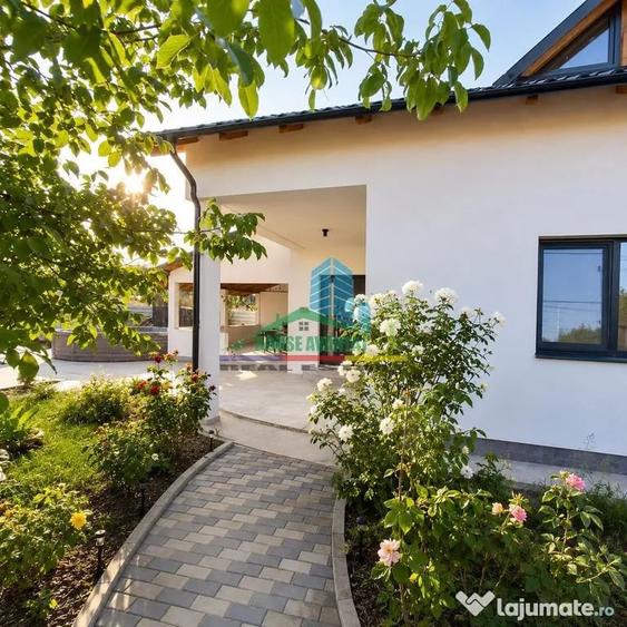 Casă cu 4 camere cu Teren 790 Mp în Central
