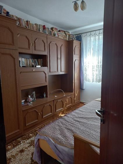 Apartament cu 4 camere semidecomandat în Central