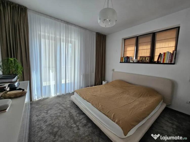Apartament cu 3 camere semidecomandat, mobilat în Victoriei