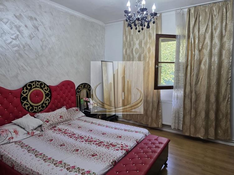 Casă individuală cu 6 camere cu Canalizare în Lipovei
