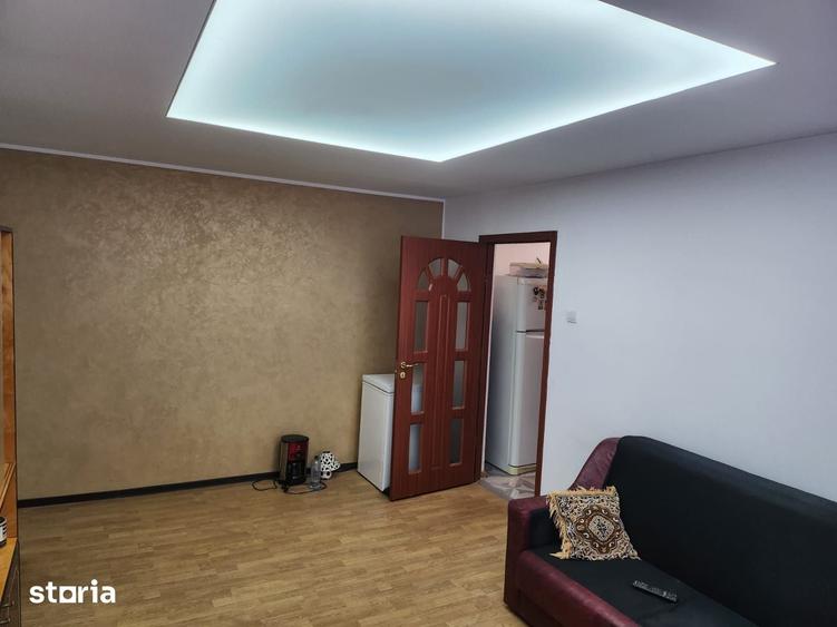 Apartament cu 3 camere semidecomandat în Republicii