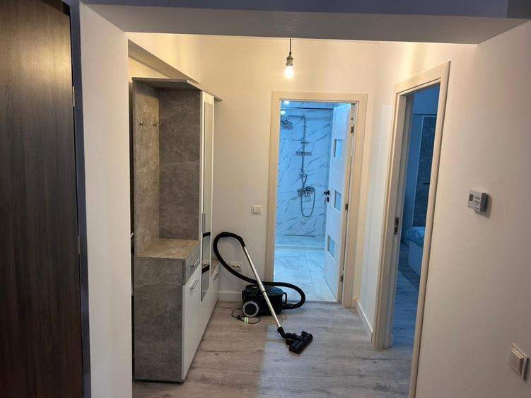 Apartament cu 2 camere, mobilat în Central