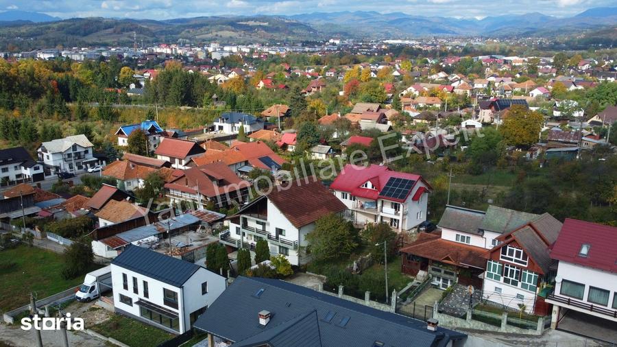 Casă cu 6 camere cu Teren 557 Mp în Central