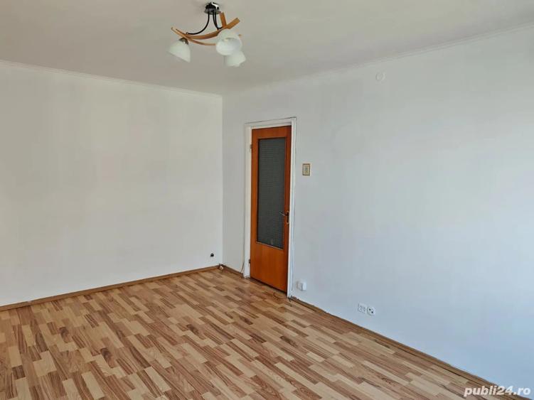 Apartament cu 3 camere semidecomandat, mobilat în Berceni
