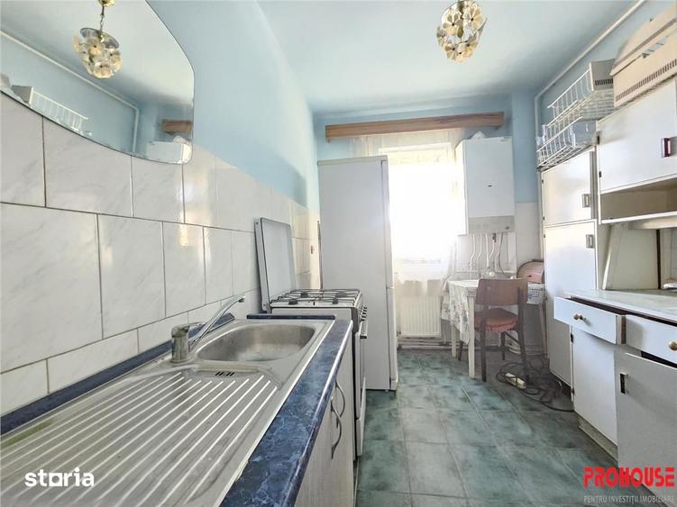 Apartament cu 3 camere semidecomandat în Central