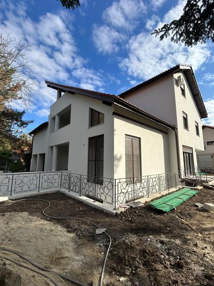 Casă individuală cu 7 camere cu Canalizare în Iancu Nicolae