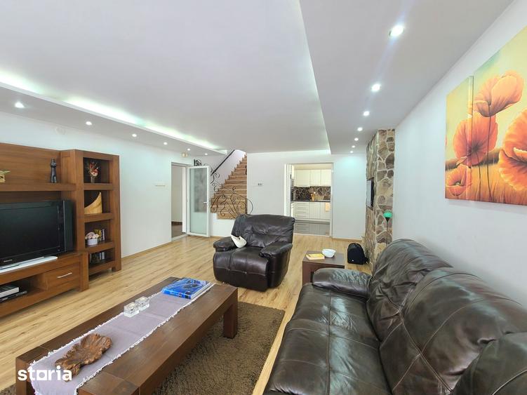 Casă cu 7 camere cu Teren 900 Mp în Corunca