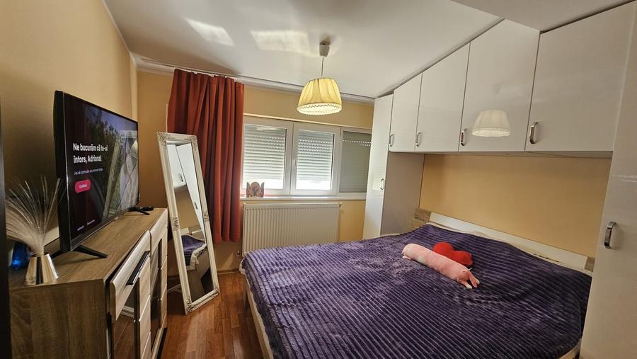Apartament cu 2 camere decomandat în Micro 20
