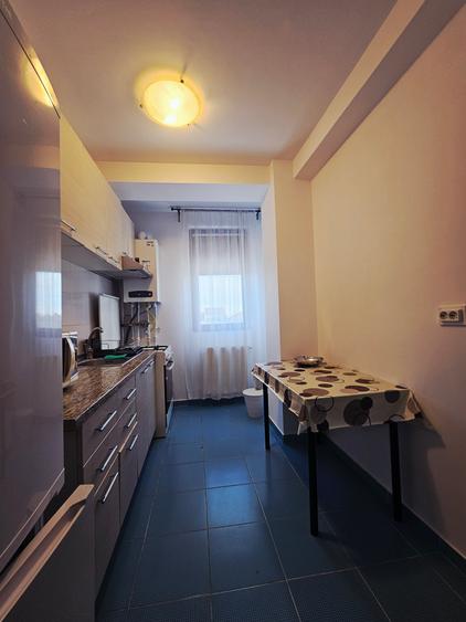 Apartament cu 3 camere semidecomandat, mobilat în Bucureștii Noi