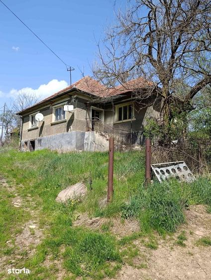 Casă cu 2 camere cu Teren 5300 Mp în Sânpaul