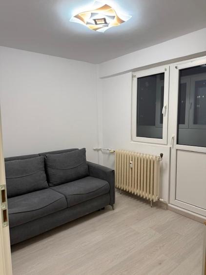 Apartament cu 2 camere semidecomandat, mobilat în Tei