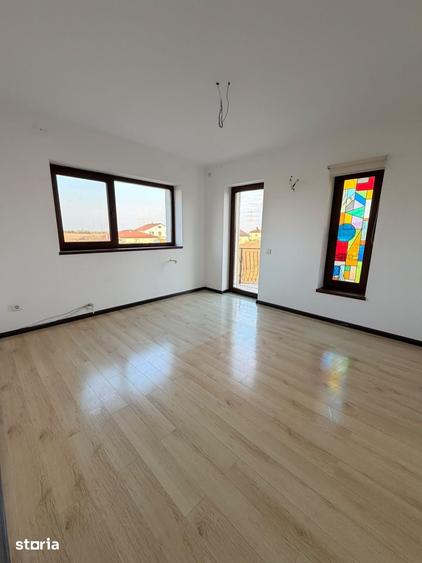 Casă cu 6 camere cu Teren 350 Mp în Joița