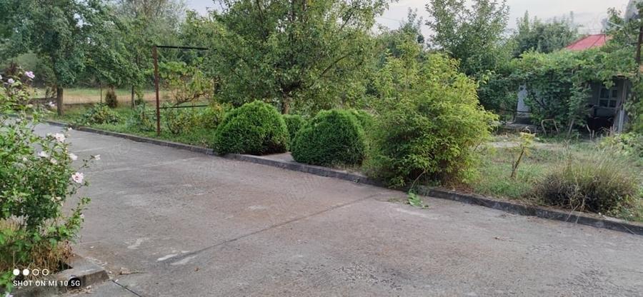 Casă cu 6 camere cu Teren 2500 Mp în Moreni