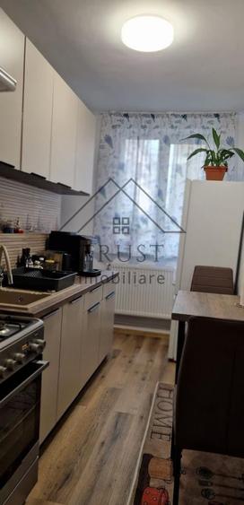 Apartament cu 3 camere, mobilat în Horea