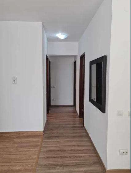 Apartament cu 3 camere semidecomandat în Tătărași