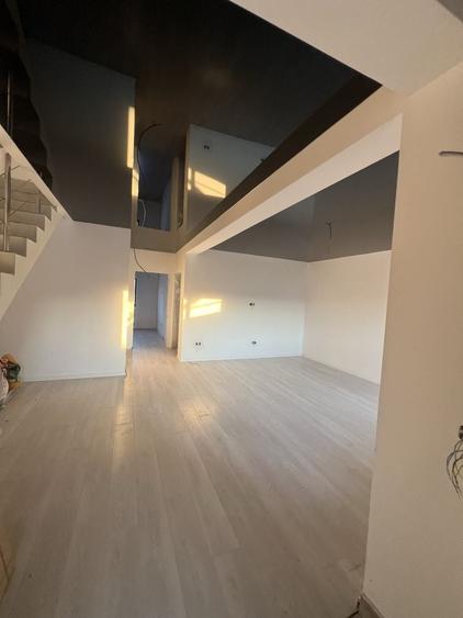 Casă cu 4 camere în Lumina
