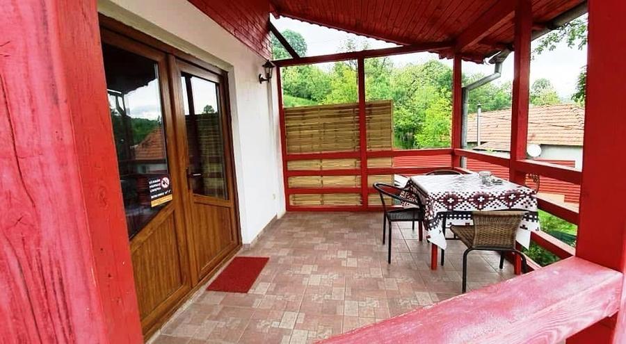 Casă cu 6 camere cu Canalizare în Exterior Vest