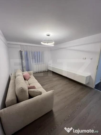 Apartament 3 camere, decomandat, parcare, zona UMF - 12