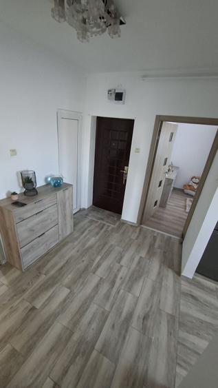 Apartament cu 4 camere decomandat în Mărăcineni